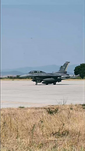 360° in the Air! The Stunning Lady Pilot’s Wild Maneuver ✈️💪🔥” . . . #fighterjet #aviation #avgeek #womenpilot #blueangels #womenmilitary #pilot #usaf #femalepilot #c17 #globemaster #f22 #f16 #f15 #military #aviationlovers #fighter #avgeek #bestchallenge #beautybloggers #goodvibes #goodtimes #foryou #airforce #aircraft #fighterpilot #aviationlovers #jet #instaaviation #foryoupagе | Army Diary