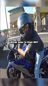 How to make friends on a motorcycle 🫶