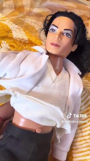 MJ Doll Restored After 31 Years: Cleaning Leaky Batteries