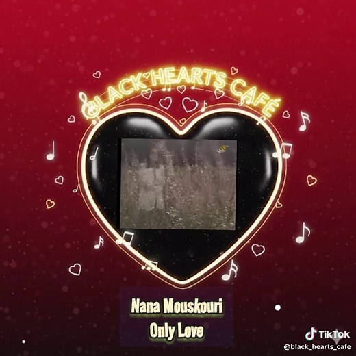 Nana Mouskouri - Only Love (Releasedatum: 1986) This breathtakingly beautiful song is the theme from the TV series Mistral's Daughter and remains one of the most recognizable melodies in the world. Nana Mouskouri, with her signature glasses and crystal-clear voice, brought a sense of purity and grace to this track that few others could achieve. Personally, I find her vocal delivery absolutely angelic; she proves that you don't need to shout to show immense power and emotion. In the United Kingdo
