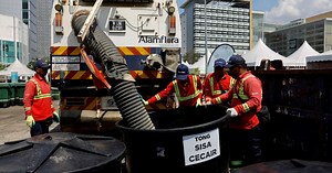 Alam Flora manages six to seven tonnes of waste daily from five Ramadan bazaars in Putrajaya | New Straits Times