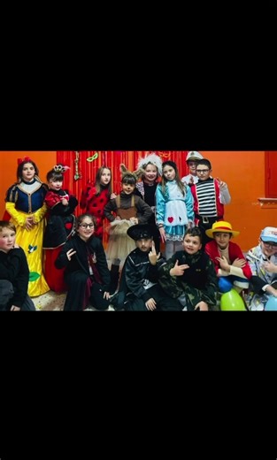 Vi auguriamo un Carnevale 🎭pieno di sorrisi , colori e allegria. Buon martedì grasso 🥳 #carnevale