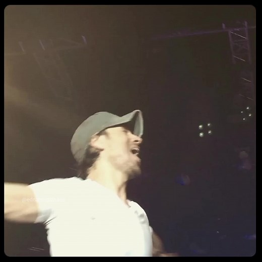 Enrique Iglesias: Bailando English Version