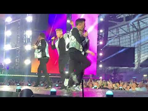 Westlife- ABBA medley live at wild dreams tour (Aviva stadium,Dublin)