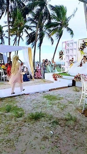 Stunning Islamic Wedding Dresses from Izmir