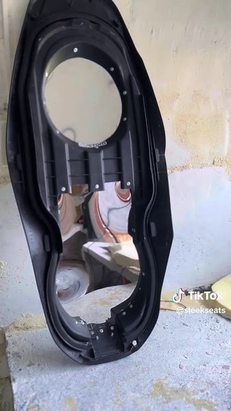 XMAX Superflat Seat: Durable & Sleek Design