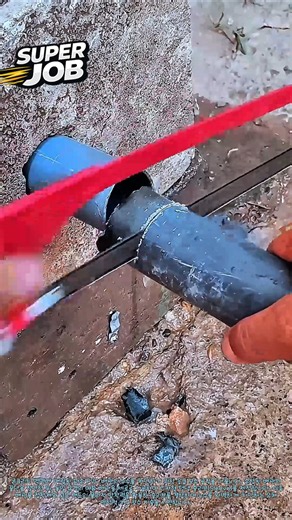 매립형 PVC 배관 파손부 정밀 절단 및 슬리브 보수 공정 #worker #process #plumbing #pipe #repair1