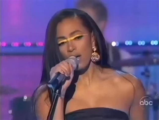 Ashton ™ ♋️ on Instagram: "@solangeknowles ❤️‍🔥"