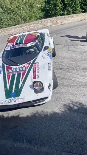 🚨 The Stratos is having a terrible time in the hairpin turn 😱