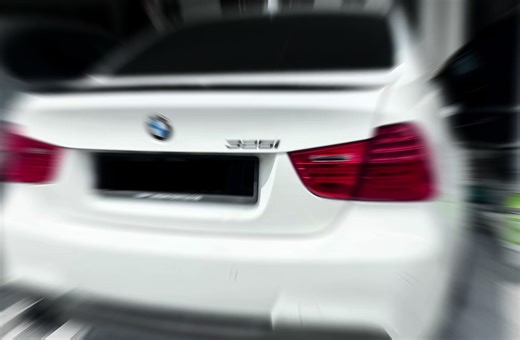 Selalu IPhone CarPlay je , mmg byk owner bmw pakai iPhone ke , hari ni dh ade sebuah yg pakai Android Auto punya ni , sharing sikit 😆 Bmw E90 325i 2012 tambah CarPlay Android Auto box , Reverse Cam AHD , dgn harga budget hanya dlm 9xx sahaja 🔥 KLu Android player prefer ambil yg 8gb ram keatas , klu ratus2 budget jgn ambil android player , menyesal nanti , hang lag gilerr , blh ambil yg ni add on box , link to head unit system original ✅ 01162636347 📲 #bmwe90