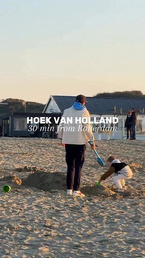 The perfect way to spend a sunny autumn day? Discover Hoek van Holland! Just a short trip from Rotterdam city centre, you’ll find sandy beaches, stunning dunes and a rich dose of history 🌊☀️ Visit the impressive Maeslantkering, taste fresh kibbeling, cycle through scenic dunes or enjoy a peaceful walk. Warm up at cosy beach clubs like @uluwatubeachclub or @rportbeach, or hop on the ferry to @portlantis_rotterdam to learn more about the port of Rotterdam and its future 🚴‍♀️🐚 #rotterdam #rotter