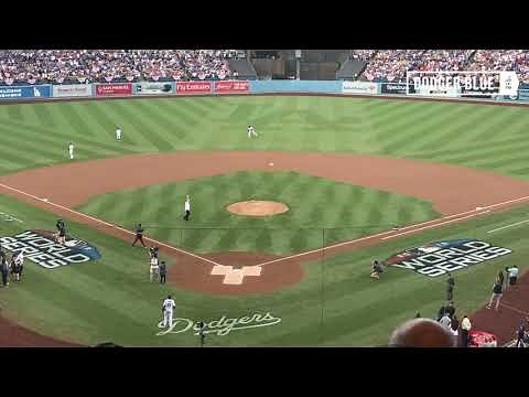 Dodgers World Series: Orel Hershiser throws first pitch to Mickey Hatcher