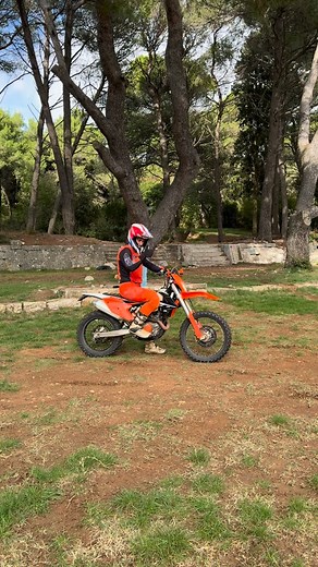 93K views · 14K reactions | Learn to Ride on the Rear Wheel in 5 Steps! ️ Everything comes down to the double blip (or even a single blip) technique, it’s the key to smooth, controlled wheelies.  Learn fast and safely with our live or online training.  It’s your choice, progress with us or keep struggling on your own.  #online #live #school #whellie | Off road moto school | Facebook