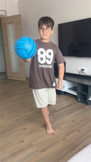Pınar Devran evde top oynuyor #shorts