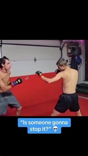 Bro lost 50gb of memory from that hit 😭 (via @Boxing Highlights) #boxing #lol #sparring #knockout #ko