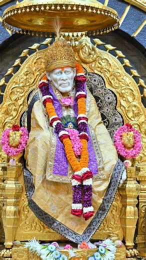 “Jab koi saath na de, tab Sai Baba haath thaam lete hain 🌼 ॐ साईं राम #shorts #saibaba #omsairam 🙏🚩