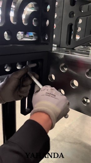 Your welding table is too small for the next job. 😫 Watch our engineer save the day! He’s teaching the team how to use a Supporting Angle to EXTEND the table in seconds. No new table needed. Just smarter fixturing. 🤯 #Weldinghack #YAHANDA WeldingTable #3DWelding #Fixturing