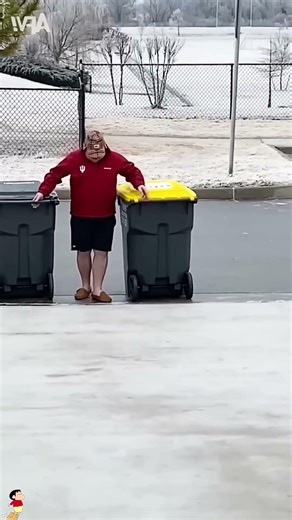 Funny moments of slipping and falling in winter😂#SnowFail#WinterComedy#SlipAndFall#FunnyVideo