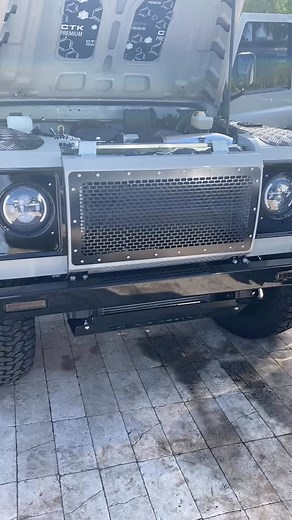 4.1K views · 1.4K reactions | Defenders Personalizados, Diseñados Para Reflejar la Personalidad de su Dueño Ordena tu Defender Personalizado hoy . #landroverdefender #hechoamano #autosexoticos #lamborghini #bugatti #ferrari #luxurylifestyle #latam #explorepage #explore | Customs Auto Luxury | Facebook