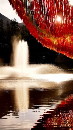 13K views · 407 reactions |  Step off the trail and into a living artwork! As you wander beneath “Off the Beaten Path”, its colorful shifting form follows you, turning everyday walks, dog strolls, and park moments into something extraordinary️ Find it at Green Box in Green Mountain Falls through October 19th. : Proper Films #offthebeatenpath #greenmountainfalls #immersiveart #skynetart #kineticart | Poetic Kinetics | Facebook