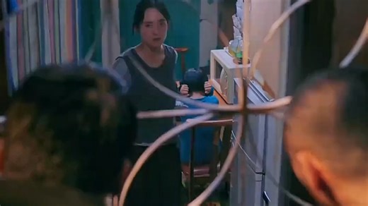 以暴治暴，非法暴力维护正义。