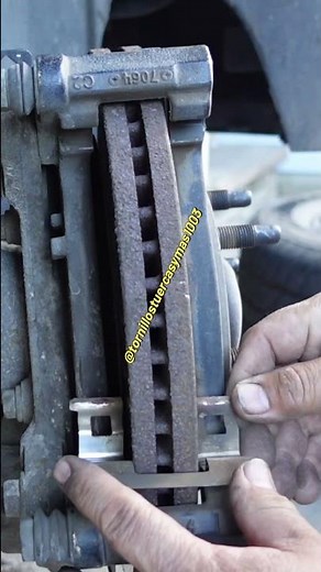 🔺LIMPIEZA DE LAS LAINAS🔺 👉BRAKE HARDWARE👈 #chevy #tahoe #truck #hardware #brakepad #shortvideo 😉👨‍🔧