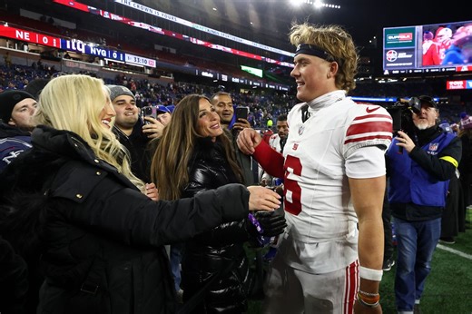 "Need her to drop the arm routine," "She's jacked": Fans react to Jaxson Dart's mom Kara turning heads at NFL Honors 2026