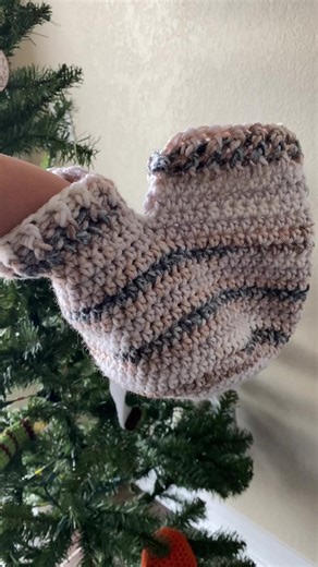 Handmade Crochet Hand Holding Mitten for Christmas | Crochet Pattern in the Works