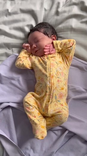 924K views · 7K reactions | Remember all babkes are different and some of these may not apply to your baby. #newborntipsandtricks #newborntips #babytips #parentingtips #healthybaby #healthynewborn #firsttimeparents #firsttimemom #firsttimedad | Newborn Care Tips | Facebook