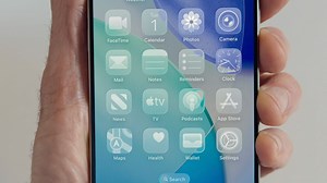 Astuce iOS 26 : comment réduire l’effet de transparence mis en avant par Apple ? - RTBF Actus