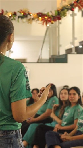 CMS - Clínica Multiprofissional de Saúde on Instagram: "Na última sexta-feira, aconteceu a confraternização da Clínica CMS. 🎉 Acompanhe um pouco do que a nossa CEO e diretora, Dra Fernanda, deixou de recado para os colaboradores: palavras de motivação, agradecimento e reconhecimento pelo empenho de cada um ao longo do ano. 💚 Foi um momento especial para celebrarmos nossas conquistas, reforçar nosso espírito de equipe e olhar com entusiasmo para o que vem pela frente. Que 2026 seja ainda mais p