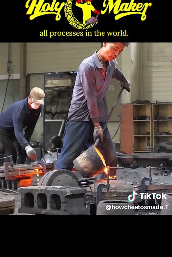 Manufacturing process of cast iron pans by melting iron in a 1500°C furnace. | How Its Made | How Things Are Made