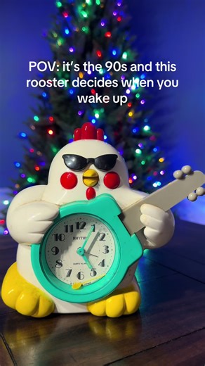 This rooster alarm clock lived on my nightstand in the 90s and somehow felt louder than it looked. If you know the sound… you know. 🐓⏰#nostalgic #tooloud #childhood #childhoodmemories #90sthrowback