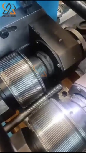 Thread rolling machine