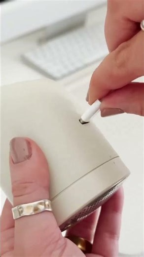 Say Goodbye to Lint and Pilling with Steamery Fabric Shaver Pilo 2