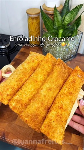 Enroladinho crocante com massa de pastel 😋 #receitas #lanches #comida #receitasfaceis #fyy