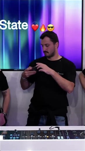 Alex Gaudino + Crystal Waters -Destination Calabria (Hardwell Remix) played by Hardwell on ASOT 1239