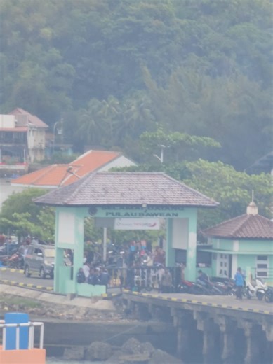 Melihat Pulau Bawean lebih dekat ✨ Biru laut, garis pantai, dan ketenangan yang jarang ditemui. Bawean Island — Up Close #ExploreIndonesia #HiddenParadise #Bawean #TravelIndonesia #pulaubawean