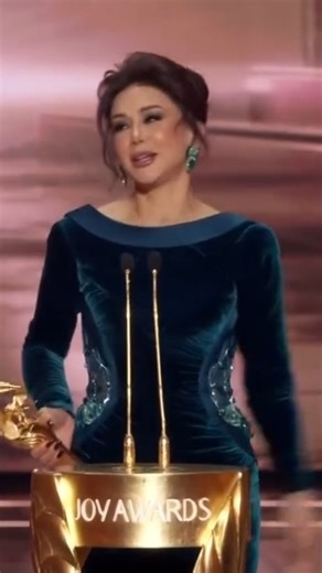 SYRIA ONE PLUS on Instagram‎: "النجمة السورية #كاريس_بشار تحصد جائزة الممثلة المفضلة عن فئة المسلسلات في حفل جوائز #جوي_اوردز #syriaone #syriaoneplus"‎