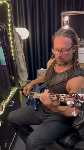 John warming up with "I Will Not Break" ⛓️🤘