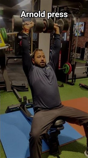 Light weight se start karo #arnoldpress #shoulderworkout #gymshorts #fitnessindia #workoutmotivation