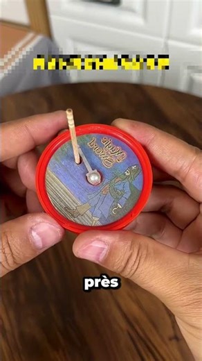 Regarde ce tour de magie incroyable avec un cure-dent !