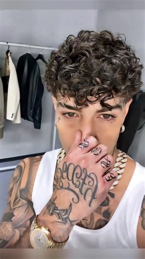 #capcut #capcutpioneer #capcut #capcutpioneer cómo crear foto con tatuajes usando Chat GPT,solicitar diseño de tatuaje a Chat GPT,tatuaje Chat GPT carolina,hacer fotos con tatuajes digitales,hacer foto de tatuaje con Chat GPT,crear tatuaje en foto con ChatGPT,diseñar tatuaje en foto con IA,editar tatuajes en fotos paso a paso,hacer foto de tatuaje en los ojos,crear tatuaje de Géminis en foto,tatuaje de Géminis estilo Brasil,texto de tatuaje de Géminis para foto,agregar tatuajes falsos en fotos f