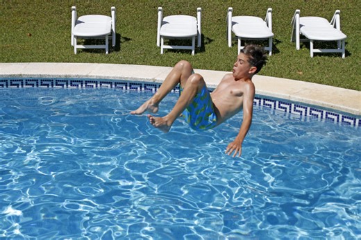 The physics behind making humongous splashes in the pool