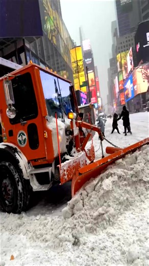 DSNY Snow Plows Clear Manhattan Streets