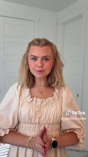 A flattering hairstyle that keeps your hair out of your face too!!! And it takes 2 minutes to do #facelifthairstyle #flatteringhairstyles #hairstyleinspo #hairtutorial #lobhairstyles