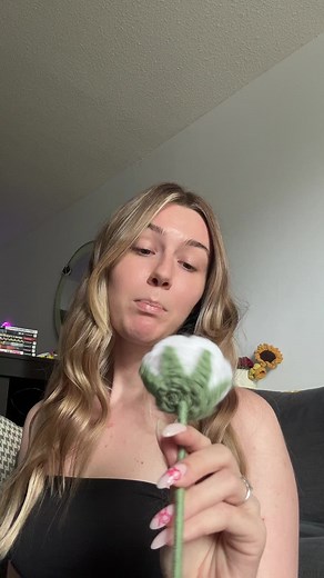 LOL #crochet #crochetersoftiktok #crochettiktok #yarntok #handmade #craft #yarn #fiberart #fyppppppppppppppppppppppp #viral #summer #trending #fypage #rose #flowers