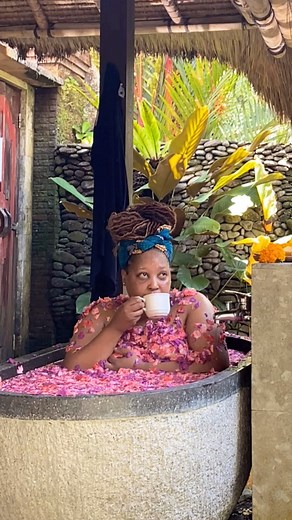 🌺🌸🪷🪻🌷 . Did you even go to Bali if you didn’t go to a spa and have a flower bath? It was perfect, left the spa smelling of Jasmin and glistening like a glazed donut ✨ . . #zolanene #bali #spa #flowerbath #travel #ubud | Zola Nene