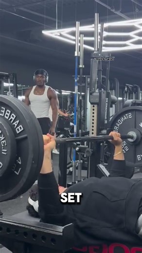 He Benched Heavy Without a Spotter… What the Gym Did Next Will Restore Your Faith in People