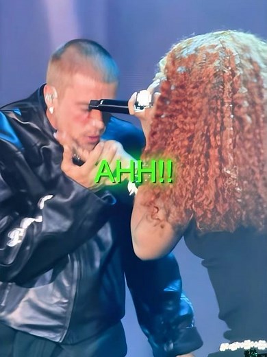 SZA performs with Justin Bieber 😍🔥